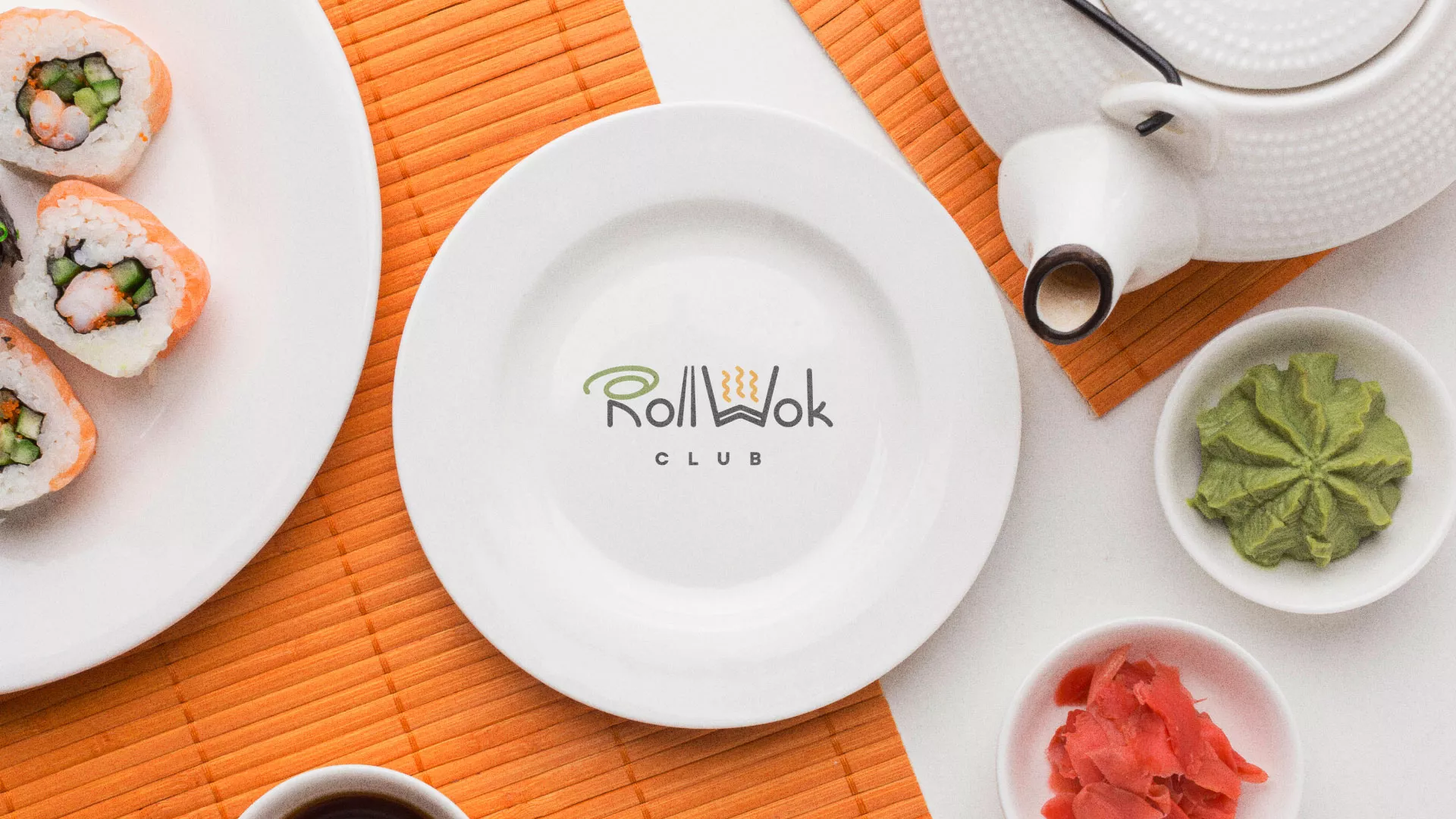 Разработка логотипа и фирменного стиля суши-бара «Roll Wok Club» в Киренске